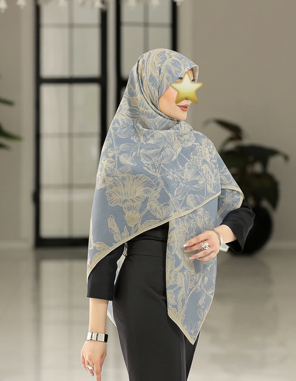 روسری نخی طرح گل و برگ
