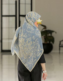 روسری نخی طرح گل و برگ